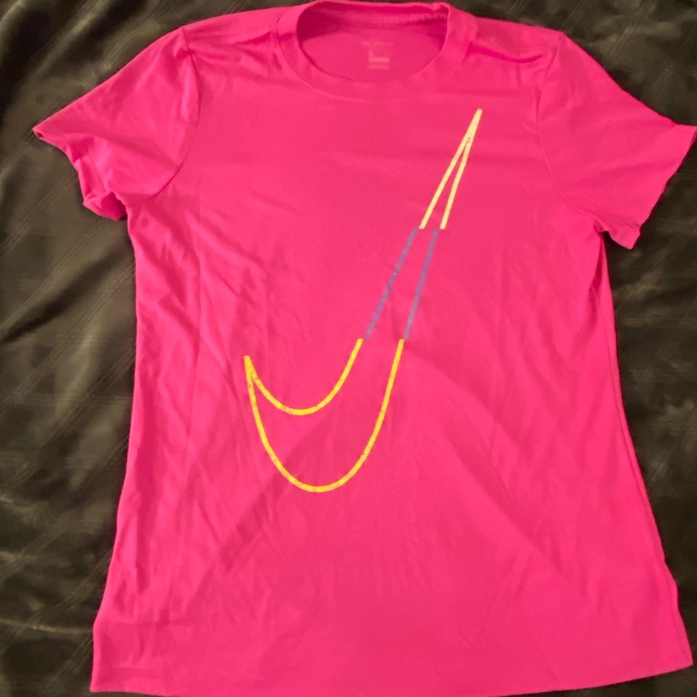NWOT Bright Pink Magenta “The Nike Tee” Size M T-Shirt Multicolor Nike Logo